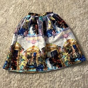 Elegant knee length skirt! Super cute only worn once!